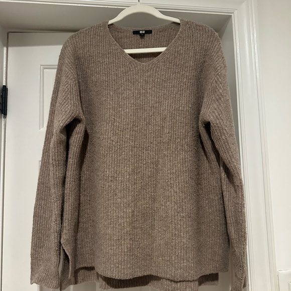 Uniqlo Women's Taupe V-Neck Sweater - Picture 1 of 2